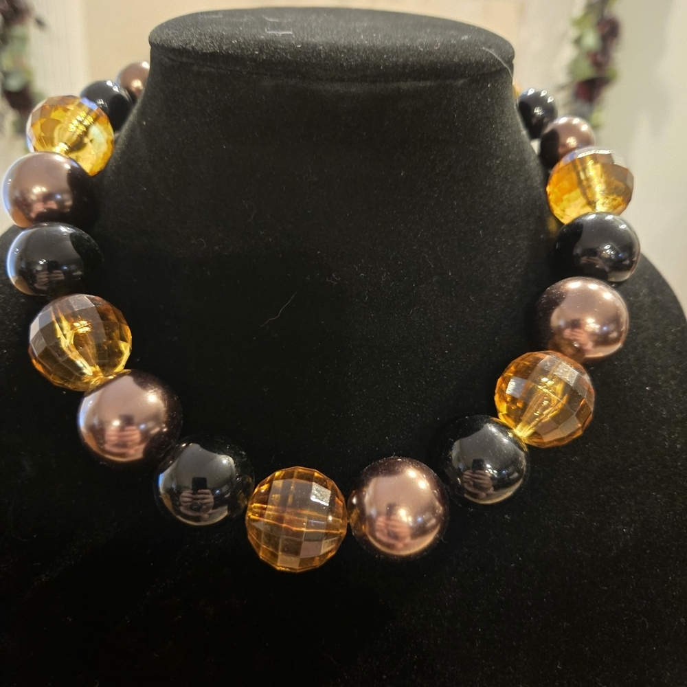 Elegant Black and Gold Beaded Necklace